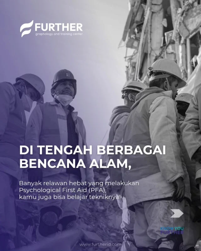 Psychological First Aid (PFA) adalah bantuan awal yang bisa kita berikan ketika seseorang sedang mengalami situasi sulit atau krisis.  PFA memang sering dibahas dalam konteks bencana, tapi sebenarnya tidak hanya untuk bencana alam. PFA bisa diterapkan ketika seseorang mengalami berbagai kejadian yang membuatnya tertekan atau kewalahan.  Caranya bisa dimulai dari Look, Listen, dan Link:  1. Look: lihat situasinya dan apa yang sedang dibutuhkan.
2. Listen: dengarkan, tanpa buru-buru menghakimi atau memberi nasihat.
3. Link: bantu menghubungkan dengan dukungan yang dibutuhkan, termasuk merujuk ke tenaga profesional jika memang diperlukan.  Dalam PFA, hadir dan tahu cara membantu dengan tepat sudah sangat berarti, tidak perlu sampai menyelesaikan masalah secara tuntas di waktu yang terbatas.  𝗙𝗨𝗥𝗧𝗛𝗘𝗥
graphology and training center
www.furtherid.com
Mail: info@furtherid.com
WA. : 0895-333-56-9988  #knowyoufurther 
#growfurther